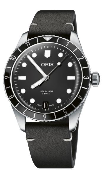 Men's luxury black dial dive watch with black leather strap and luminous markers
