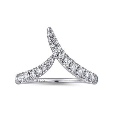 Chevron-shaped white gold ring with pavé round diamonds in a modern design